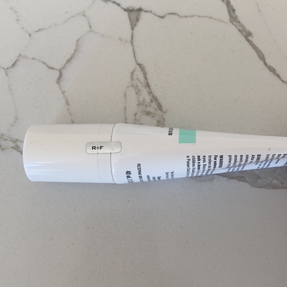 Rodan and Fields Recharge Step 3 SPF 30 Sunscreen - Picture 3 of 4